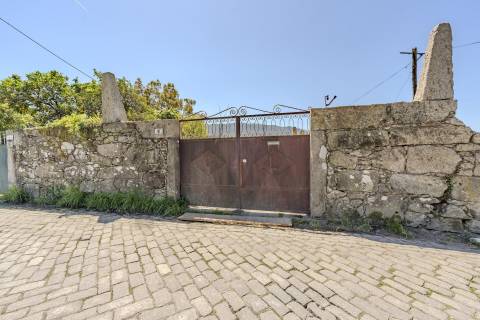 Moradia T3+1 em Pedra para Reabilitação | Riba de Âncora – Caminha