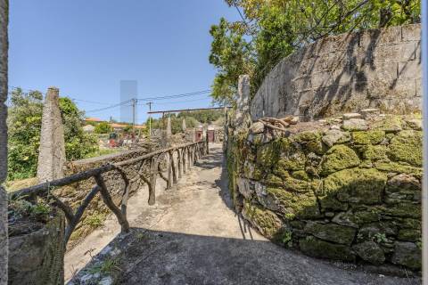 Moradia T3+1 em Pedra para Reabilitação | Riba de Âncora – Caminha