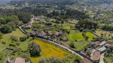 Moradia T3+1 em Pedra para Reabilitação | Riba de Âncora – Caminha