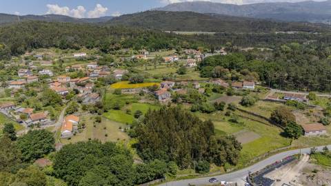 Moradia T3+1 em Pedra para Reabilitação | Riba de Âncora – Caminha