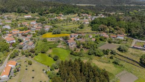 Moradia T3+1 em Pedra para Reabilitação | Riba de Âncora – Caminha