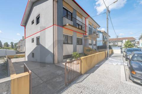 Andar Moradia T2 Renovado com Garagem - Rio Tinto, Gondomar