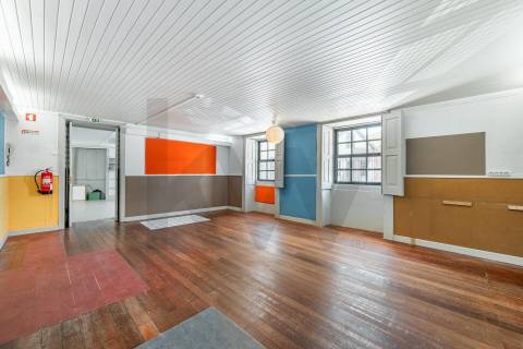 Ed. Histórico completo, ao Senhor de Matosinhos, para reabilitação (para Serviços ou Habitação)