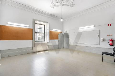 Ed. Histórico completo, ao Senhor de Matosinhos, para reabilitação (para Serviços ou Habitação)