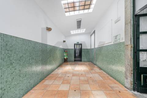 Ed. Histórico completo, ao Senhor de Matosinhos, para reabilitação (para Serviços ou Habitação)