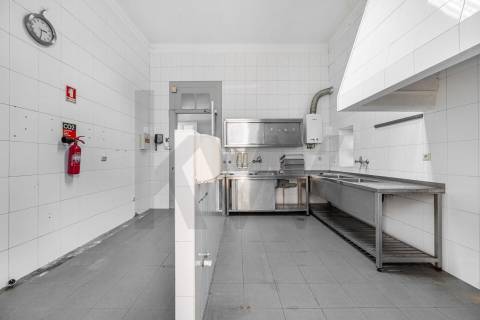 Ed. Histórico completo, ao Senhor de Matosinhos, para reabilitação (para Serviços ou Habitação)