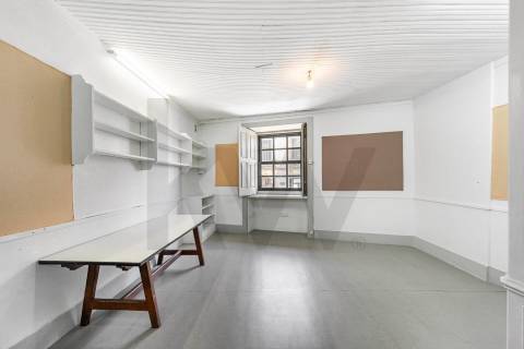 Ed. Histórico completo, ao Senhor de Matosinhos, para reabilitação (para Serviços ou Habitação)