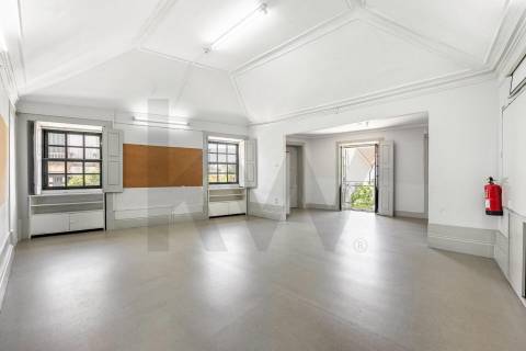 Ed. Histórico completo, ao Senhor de Matosinhos, para reabilitação (para Serviços ou Habitação)