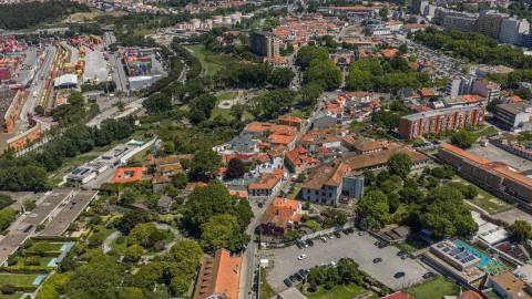 Ed. Histórico completo, ao Senhor de Matosinhos, para reabilitação (para Serviços ou Habitação)