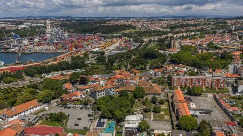 Ed. Histórico completo, ao Senhor de Matosinhos, para reabilitação (para Serviços ou Habitação)