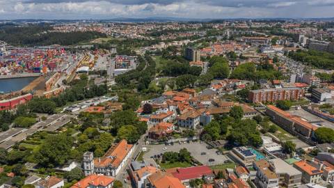 Ed. Histórico completo, ao Senhor de Matosinhos, para reabilitação (para Serviços ou Habitação)