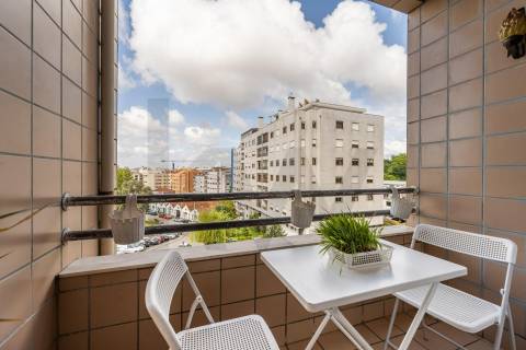 Apartamento T3 tranquilo e central - Varandas, Elevador e Garagem - Santa Marinha,  Gaia