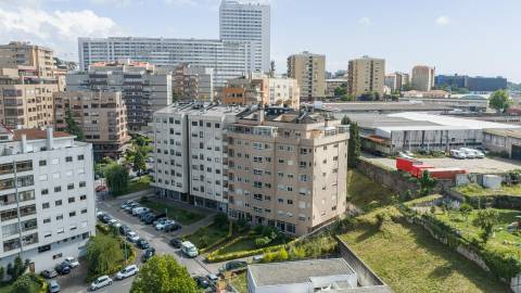 Apartamento T3 tranquilo e central - Varandas, Elevador e Garagem - Santa Marinha,  Gaia