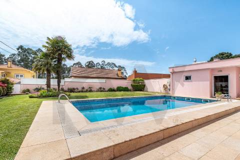 MORADIA V4 COM PISCINA EM ESPINHO - ANTA