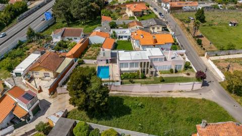MORADIA V4 COM PISCINA EM ESPINHO - ANTA