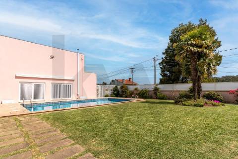 MORADIA V4 COM PISCINA EM ESPINHO - ANTA