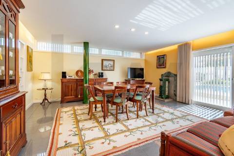 MORADIA V4 COM PISCINA EM ESPINHO - ANTA