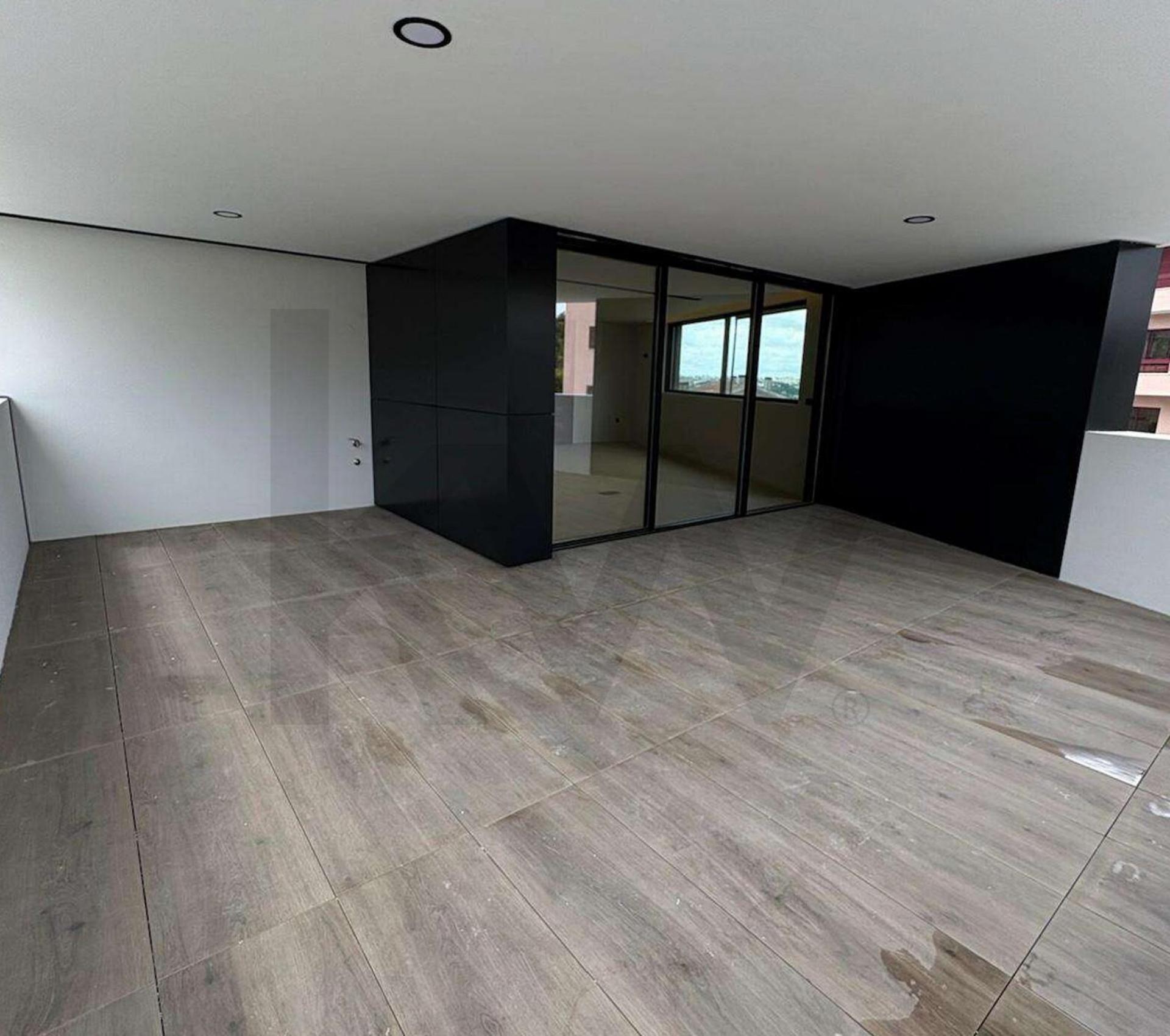 Apartamento T2 com três frentes | Grande Terraço com 152,45m2 | São Cosme - Gondomar