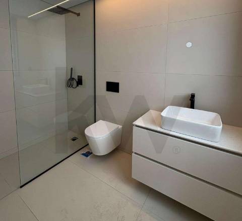 Apartamento T2 com três frentes | Grande Terraço com 152,45m2 | São Cosme - Gondomar
