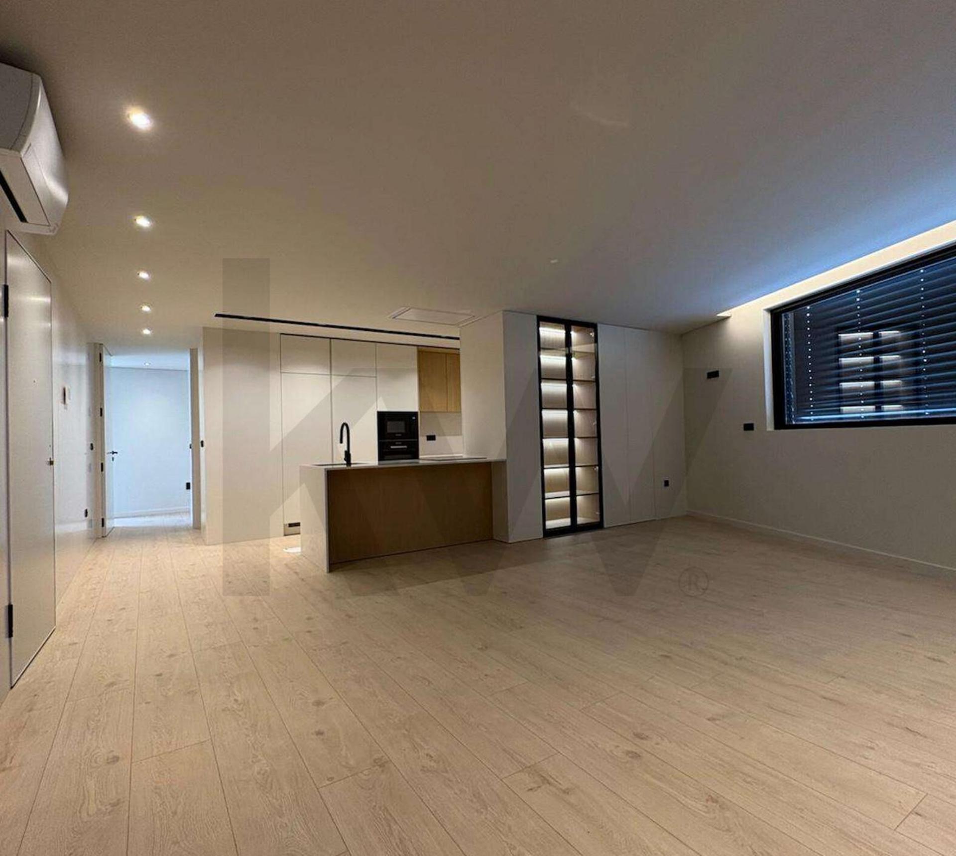 Apartamento T3 com quatro frentes | Piso Exclusivo | Box duas viaturas | Gondomar