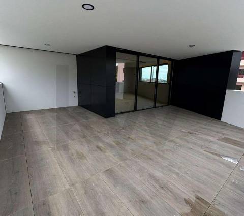 Apartamento T3 com quatro frentes | Piso Exclusivo | Box duas viaturas | Gondomar