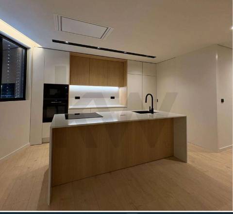Apartamento T4 com quatro frentes | Piso Exclusivo | Box duas viaturas | Gondomar