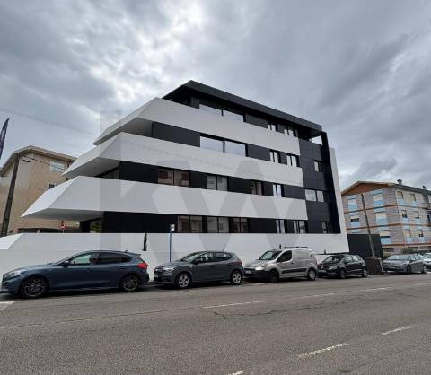 Apartamento T4 com quatro frentes | Piso Exclusivo | Box duas viaturas | Gondomar