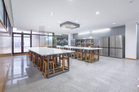 Cozinha equipada e licenciada no centro do Porto, pronta a operar