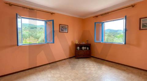 Quinta com moradia e terreno em Vale de Prazeres, Fundão