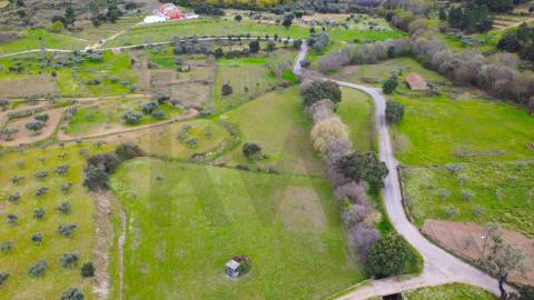Quinta com moradia e terreno em Vale de Prazeres, Fundão