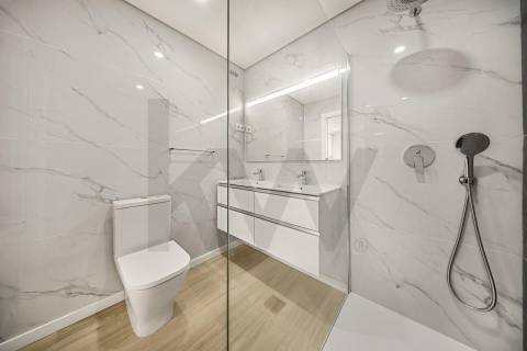 Apartamento T2+1 Completamente Renovado Rua do Bonjardim - Porto Centro