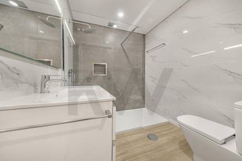 Apartamento T2+1 Completamente Renovado Rua do Bonjardim - Porto Centro