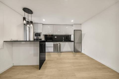 Apartamento T2+1 Completamente Renovado Rua do Bonjardim - Porto Centro