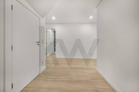 Apartamento T2+1 Completamente Renovado Rua do Bonjardim - Porto Centro