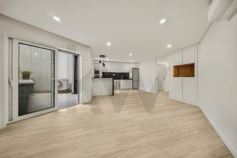 Apartamento T2+1 Completamente Renovado Rua do Bonjardim - Porto Centro