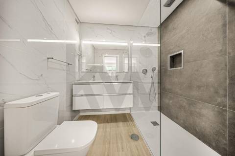 Apartamento T2+1 Completamente Renovado Rua do Bonjardim - Porto Centro