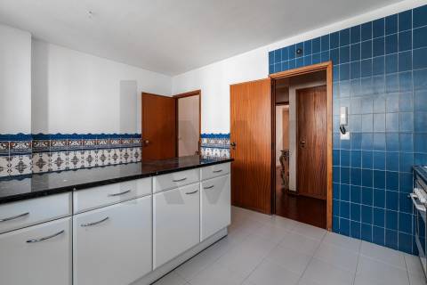 Apartamento T4 duplex com garagem no centro de Ovar, junto ao Largo Garrett