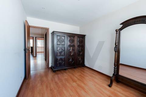Apartamento T4 duplex com garagem no centro de Ovar, junto ao Largo Garrett