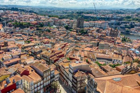 PRÉDIO PARA REABILITAÇÃO TOTAL– RUA DOS CALDEIREIROS, PORTO