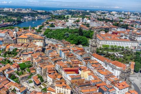 PRÉDIO PARA REABILITAÇÃO TOTAL– RUA DOS CALDEIREIROS, PORTO