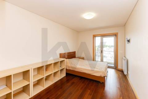 Exclusivo Apartamento T3 com Vista Rio e Excelente Exposição Solar – Porto