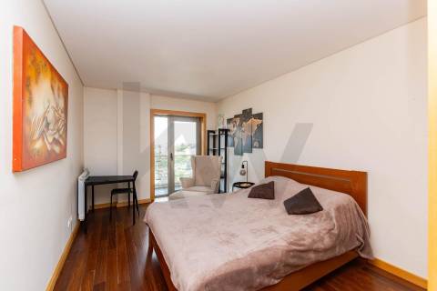 Exclusivo Apartamento T3 com Vista Rio e Excelente Exposição Solar – Porto