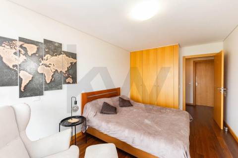 Exclusivo Apartamento T3 com Vista Rio e Excelente Exposição Solar – Porto