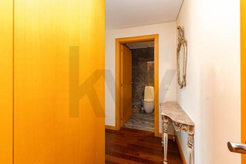 Exclusivo Apartamento T3 com Vista Rio e Excelente Exposição Solar – Porto