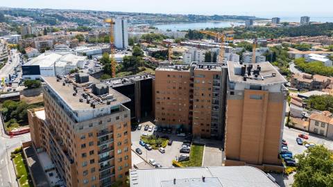 Exclusivo Apartamento T3 com Vista Rio e Excelente Exposição Solar – Porto