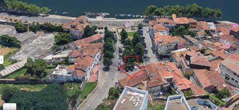 Moradia junto ao Rio Douro para recuperação total