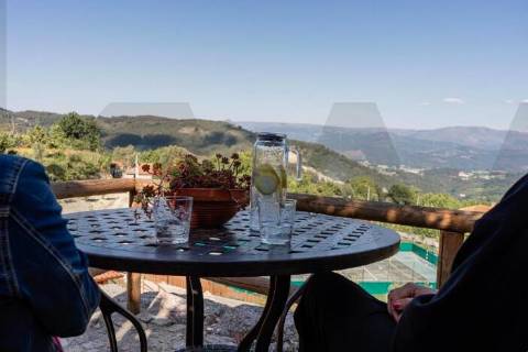 Moradia T3 com jardim e piscina para permuta