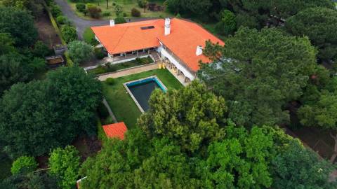 Moradia T5 em Vila das Aves com piscina exterior