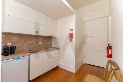 Apartamento T0+1 -Edifício Histórico com Licença AL em Cedofeita -Localização Premium 
