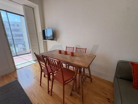 Apartamento  T0+1 -Edifício Histórico com Licença AL em Cedofeita -Localização Premium 